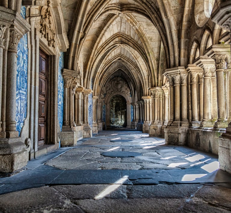 Porto Cathedral on the hilltop of Penaventosa with views over the Douro